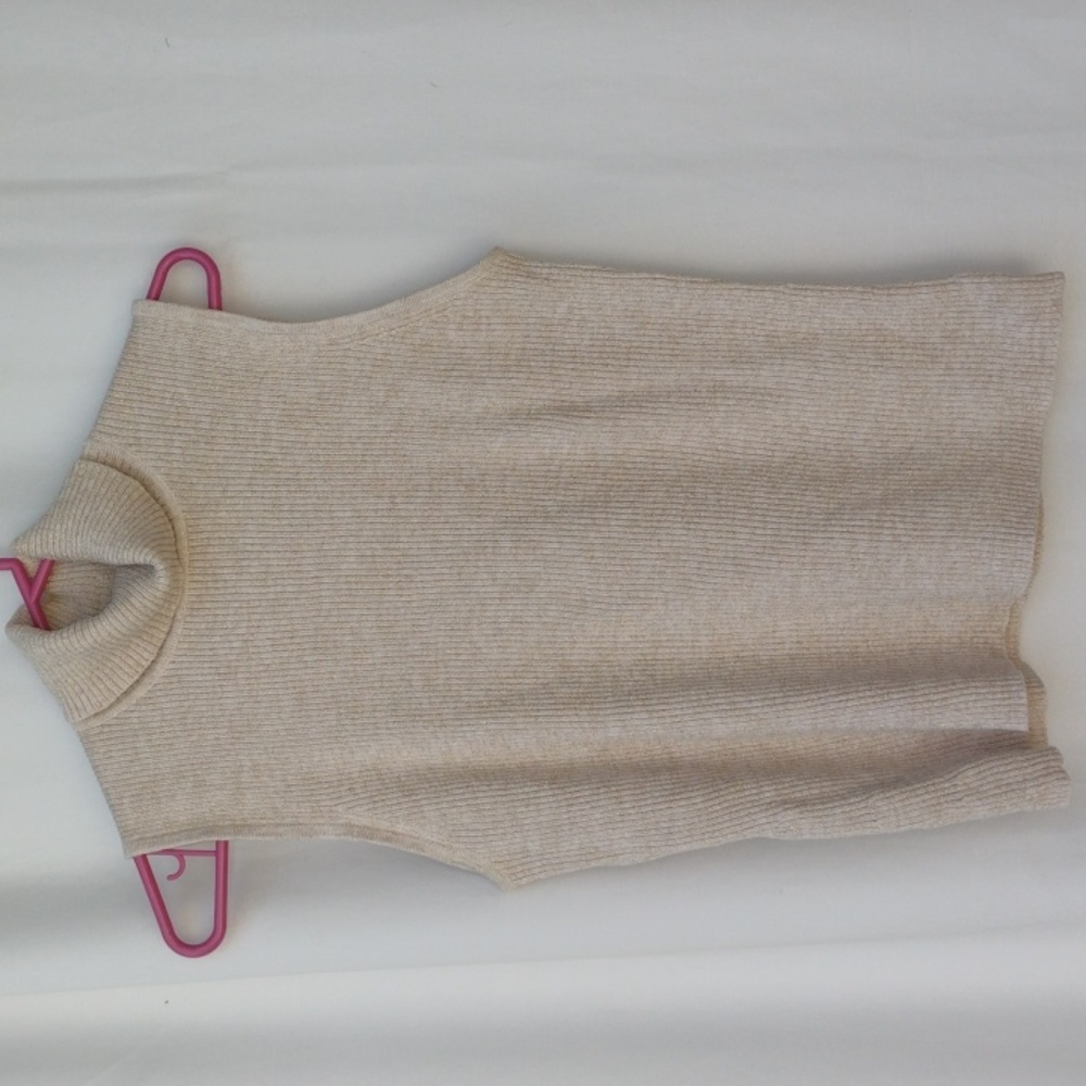 Pria Metallic Gold and Cream Sleeveless Turtleneck PL